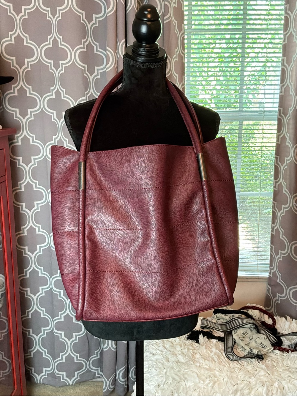 Neiman Marcus Classic Women's Tote Bag in Burgundy
